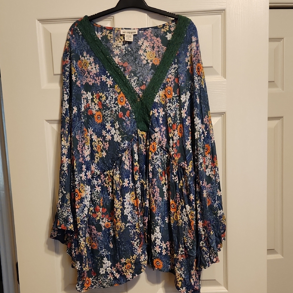 Sky and Sand floral top/tunic, 1X
